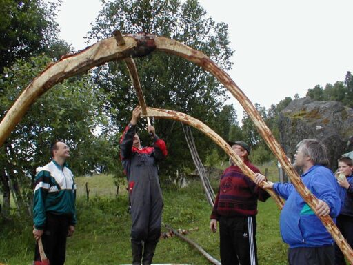 Oppføring av loavvtagoahti / buesperrelavvo