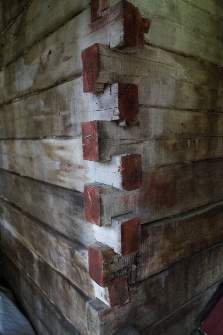 enkel laft på tømmerbøling i fjøs i Gratangen